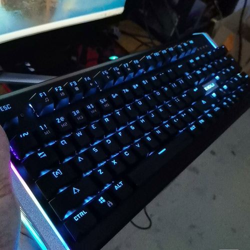 磁动力ZK23-1专业游戏键盘，带RPG灯代，全键全灯好